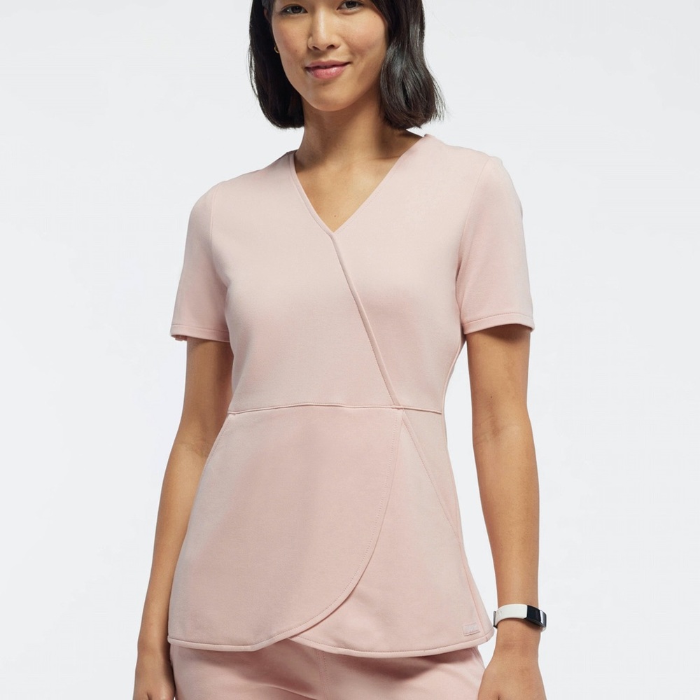 BNWT Jaanuu peplum scrub top💗